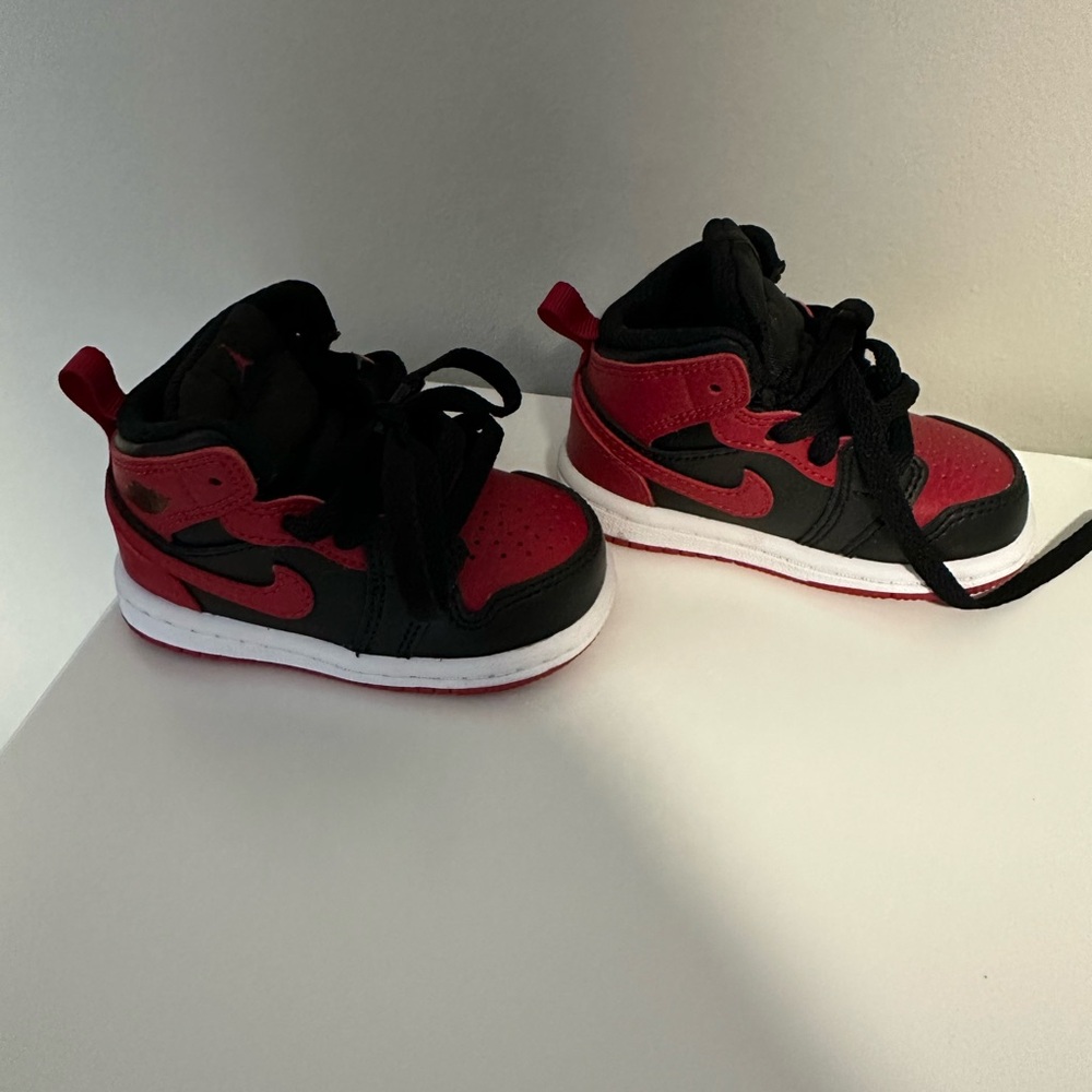 Baby mini j sneaker